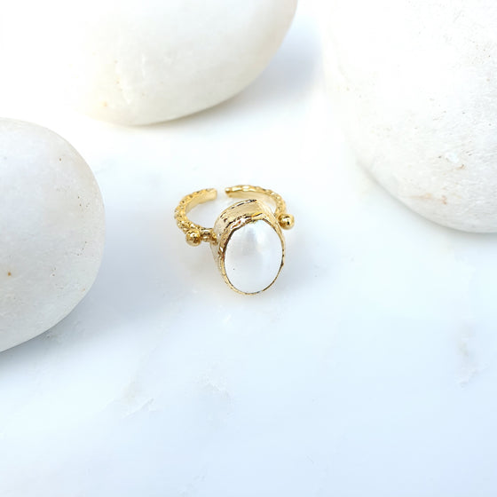 Oval Pearl Ring