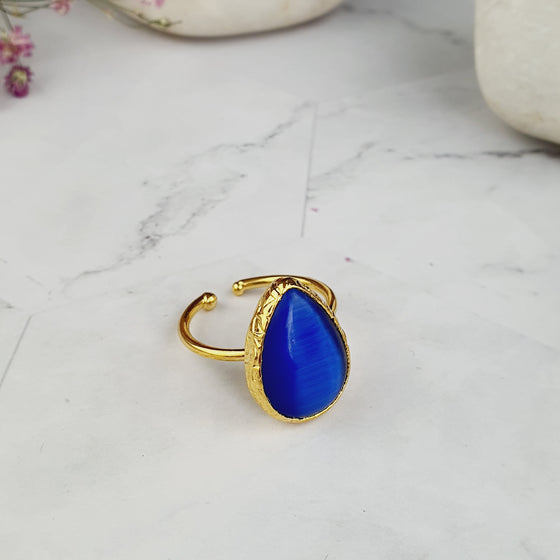 Saira Teardrop blue cat's eye ring